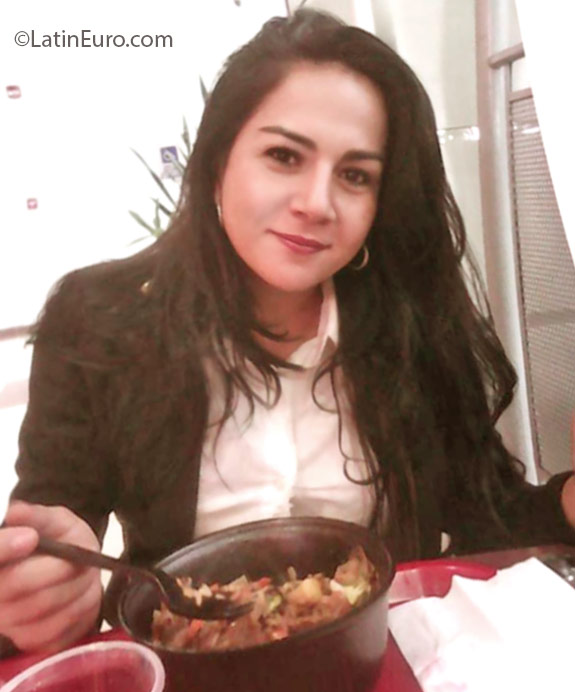 Date this hot Colombia girl Stephanie from Bogota CO18877