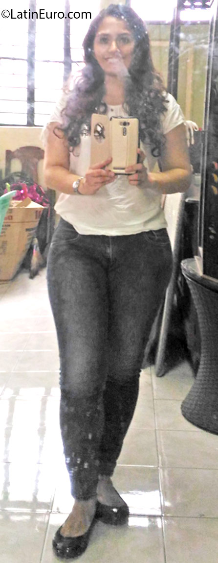 Date this georgeous Philippines girl Enya from Manila PH894