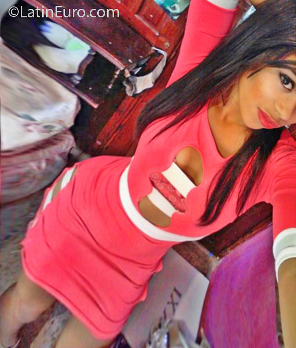 Date this pretty Dominican Republic girl Johanna from Mao DO25611