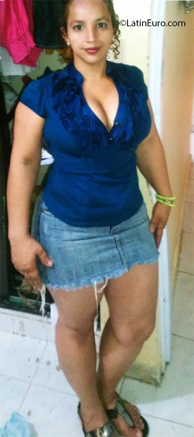 Date this athletic Dominican Republic girl Ana from Santiago DO25638