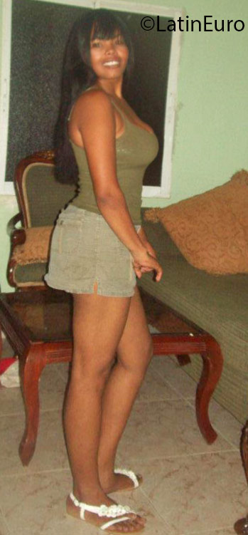 Date this pretty Dominican Republic girl Marelsysi from Santo Domingo DO25663