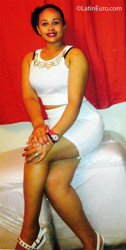 Date this nice looking Dominican Republic girl Indiria from Santiago DO25676