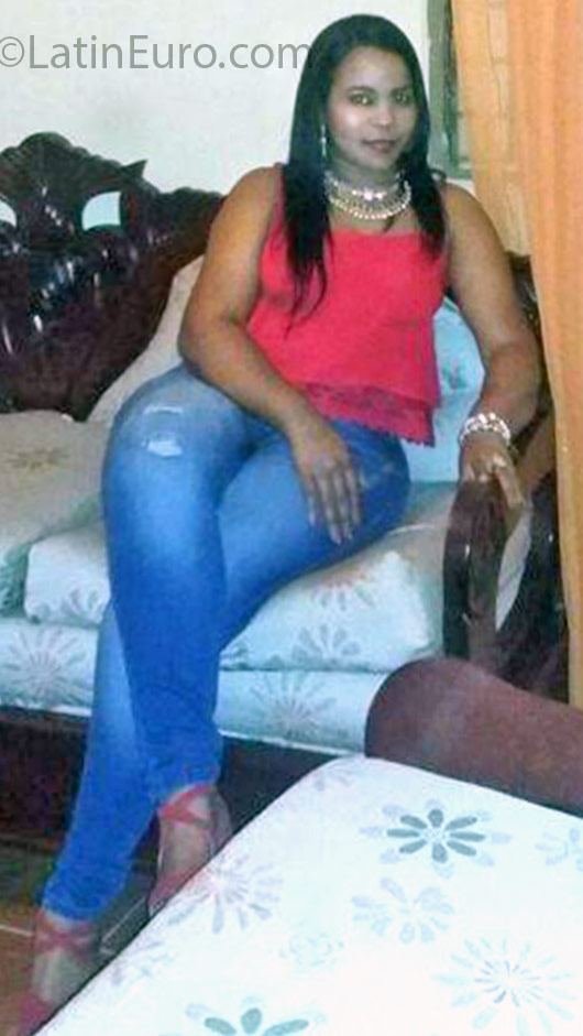 Date this cute Dominican Republic girl Mariela from Santo Domingo DO25689