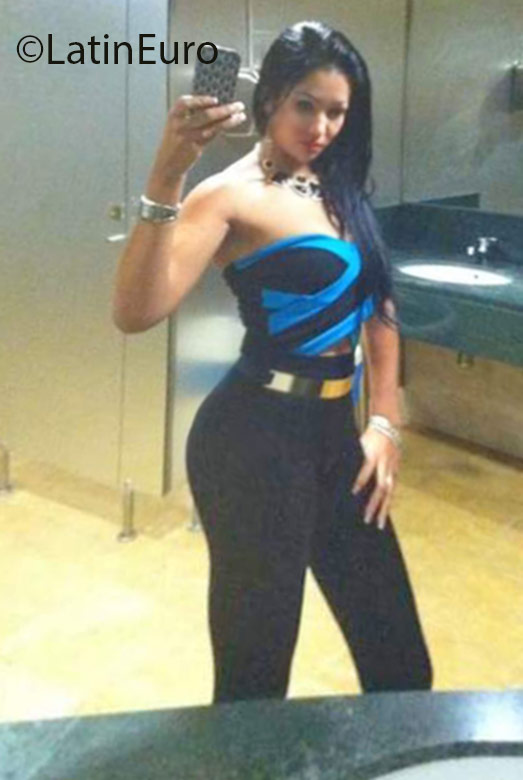 Date this funny Dominican Republic girl Alexandra from Santiago DO25690