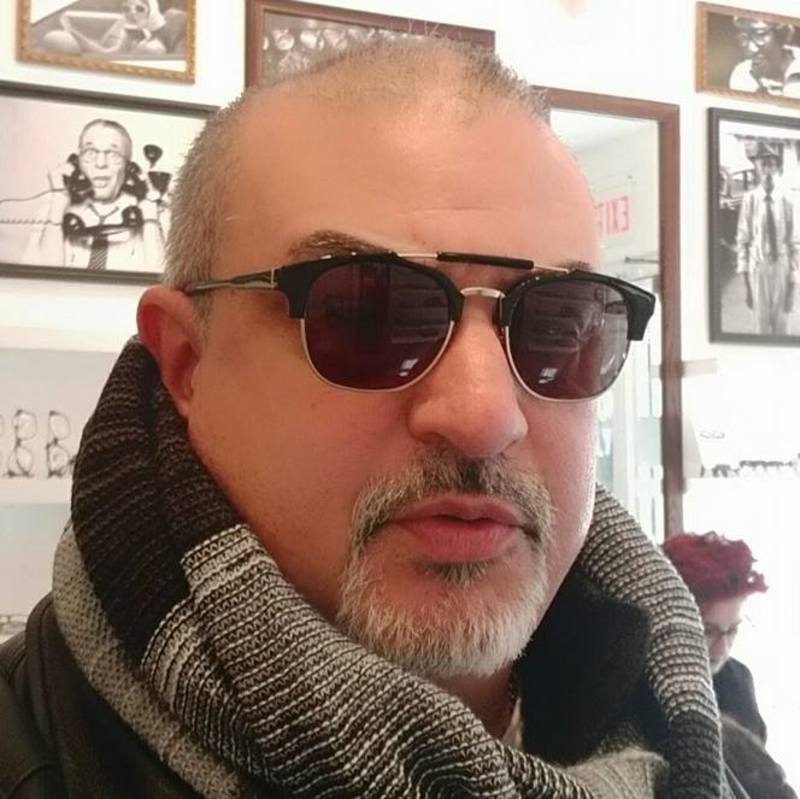 Date this passionate United States man ElRomantico from Chicago US17326