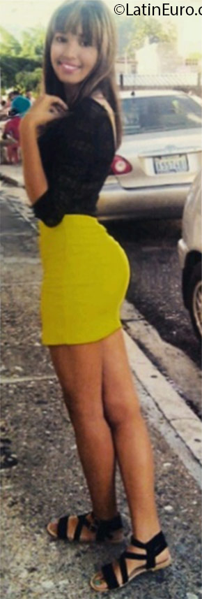 Date this delightful Dominican Republic girl Isamial from Santo Domingo DO25705