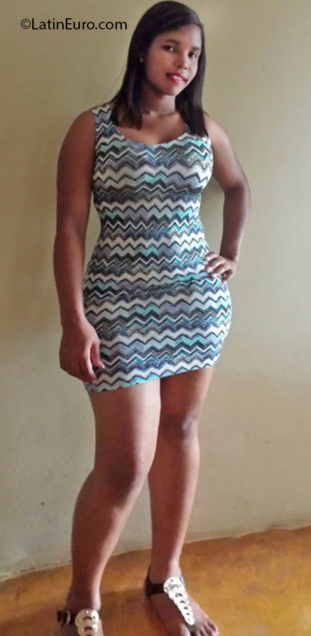 Date this hard body Dominican Republic girl ARISLEIDY from Santo Domingo DO25755