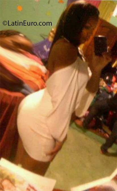 Date this stunning Dominican Republic girl Adilca from Santiago DO25767