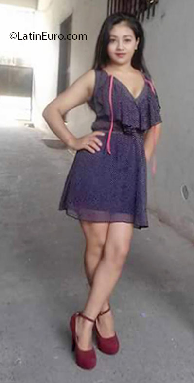 Date this nice looking Honduras girl Dania from Santa rosa de copan HN2180