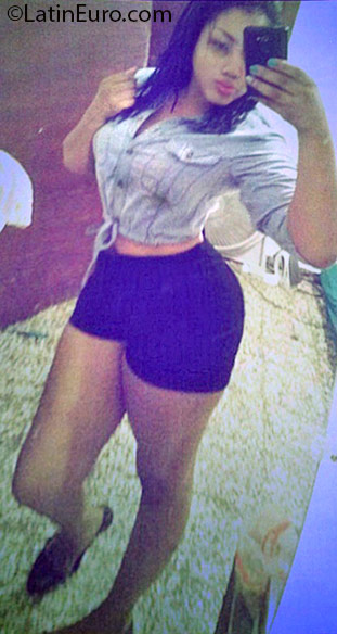 Date this tall Dominican Republic girl Angie from Santo Domingo DO25772