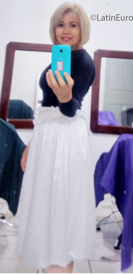 Date this attractive Brazil girl Anete from Ilheus BR9658