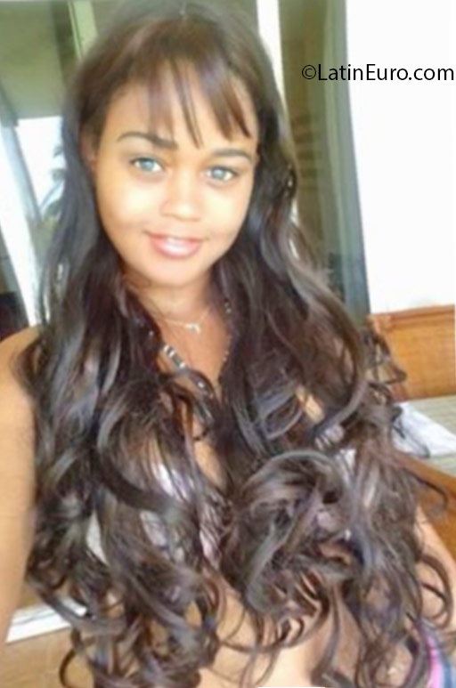 Date this hard body Dominican Republic girl Maria from Punta Cana DO25802