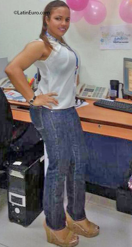 Date this cute Dominican Republic girl Flor from Santo Domingo DO25807