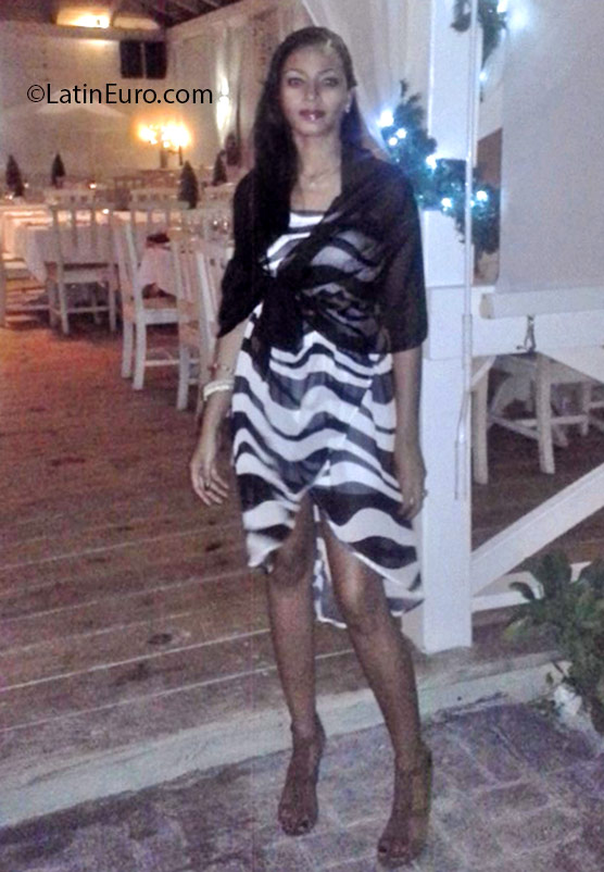 Date this sultry Dominican Republic girl Lis from Altagracia DO25824