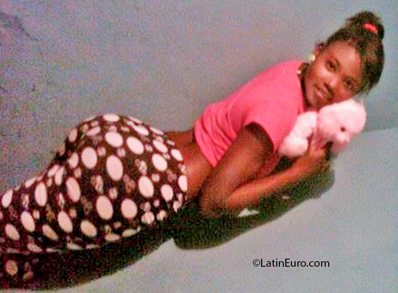 Date this charming Dominican Republic girl Niki nicol from La Romana DO25846