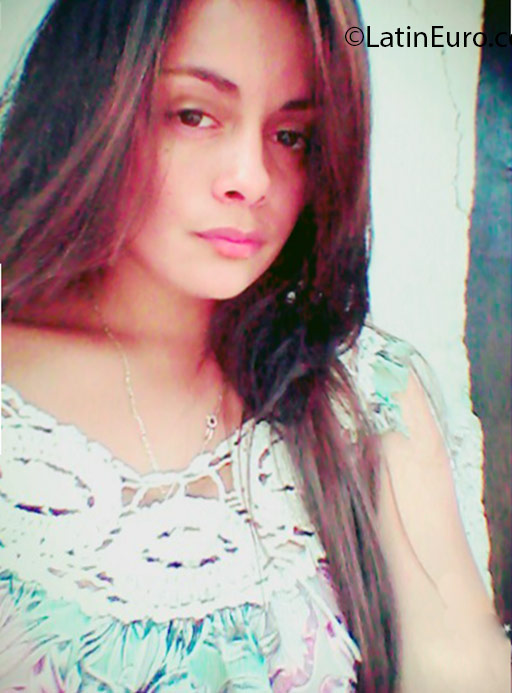 Date this happy Honduras girl Andrea from Danli HN2196