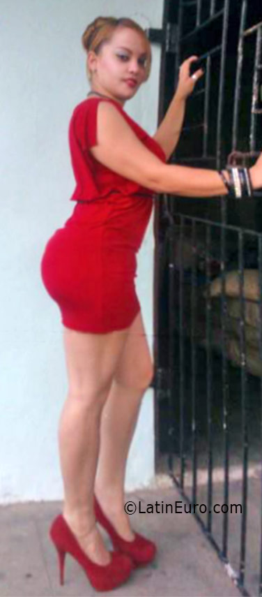 Date this sensual Dominican Republic girl Neyalis from Bani DO25902