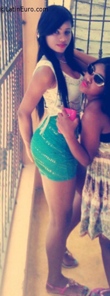 Date this nice looking Dominican Republic girl Yesenia from Santiago DO25906