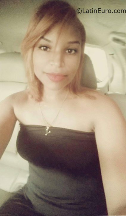 Date this funny Dominican Republic girl Yanerfer from Santiago DO25917