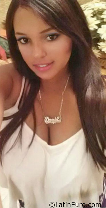 Date this happy Dominican Republic girl Dania from Santo Domingo DO25944