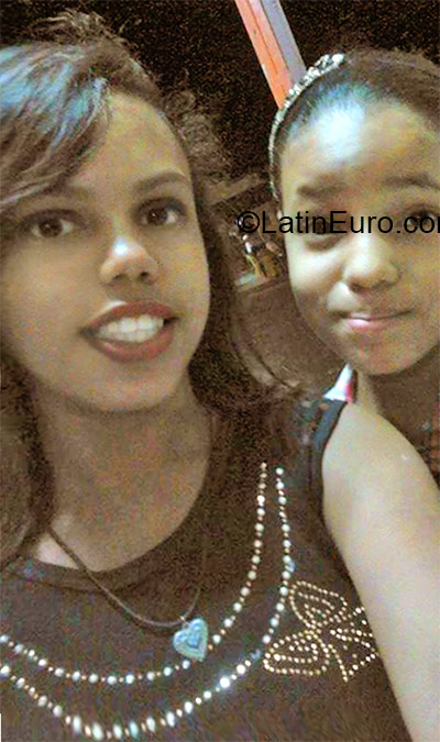 Date this voluptuous Brazil girl Crislane from Sao Luis BR9686