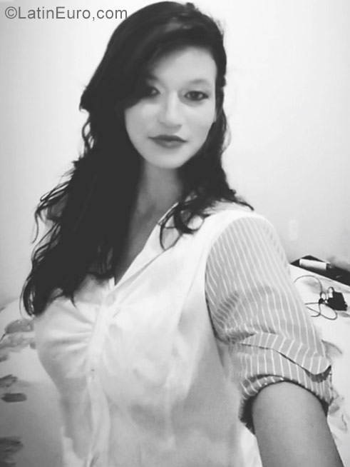 Date this nice looking Brazil girl Angelica from Campo Grande BR9687