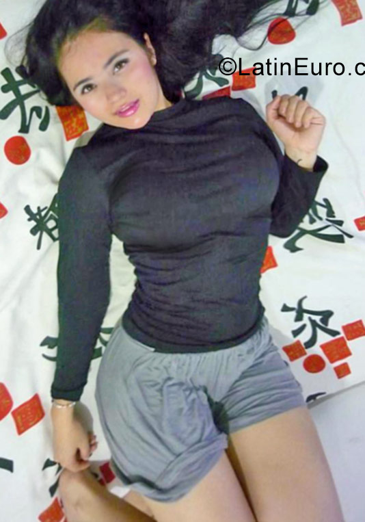 Date this stunning Colombia girl Deisy from medellin CO19029