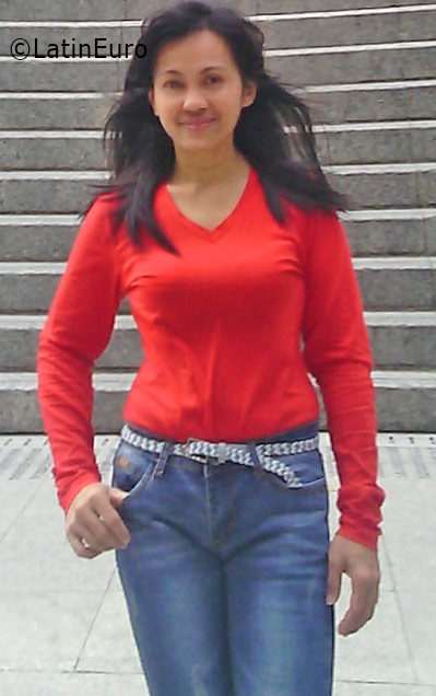 Date this pretty Hong Kong girl Analin from Hong Kong HK17