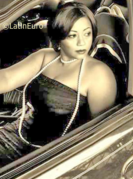 Date this hard body Dominican Republic girl Leonor from San Cristobal DO26016