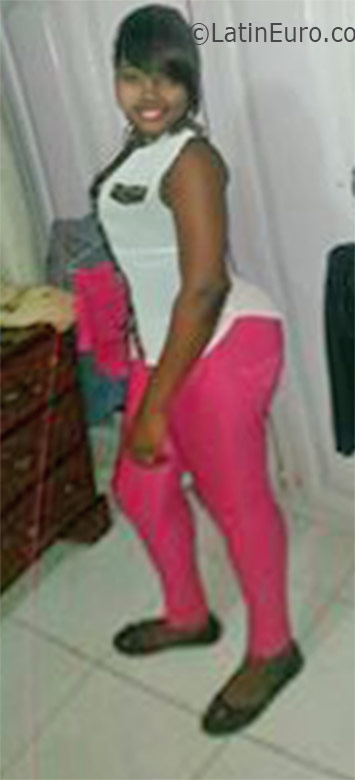 Date this attractive Dominican Republic girl Viviana from Santo Domingo DO26022