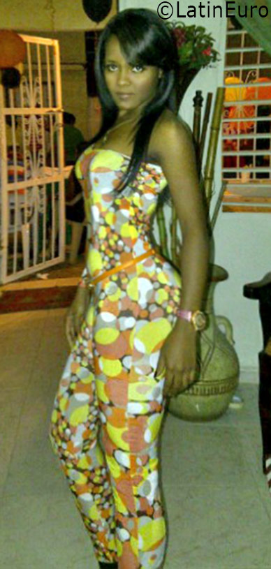 Date this nice looking Dominican Republic girl Arisleny from Santo Domingo DO31884