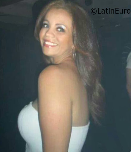 Date this voluptuous Brazil girl Alessandra from Sumare BR9725