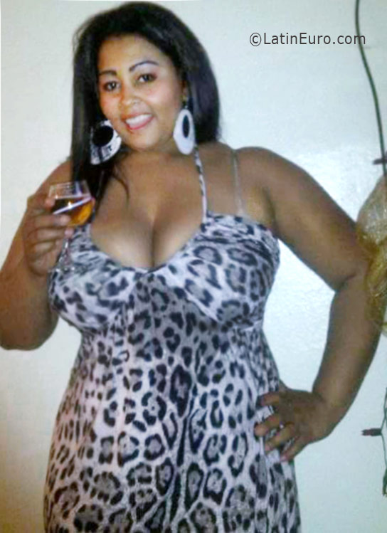 Date this stunning Dominican Republic girl Yalanler from Santiago DO26071