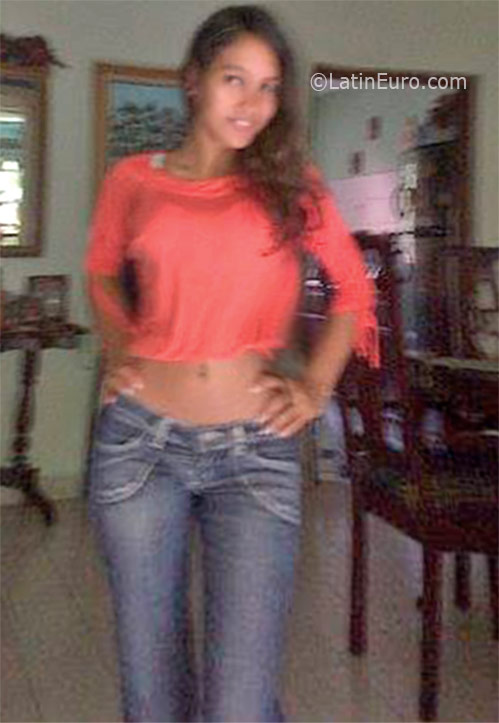 Date this delightful Dominican Republic girl Clara from Santo Domingo DO26090