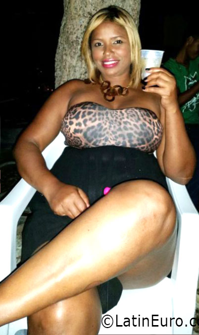 Date this nice looking Dominican Republic girl Gleny from Santiago De Los Cabaleros DO26092