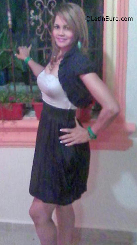 Date this exotic Dominican Republic girl Virginia from Santo Domingo DO26337