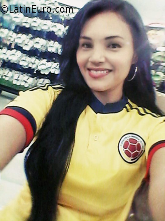 Date this stunning Colombia girl Leydis from Barranquilla CO19087
