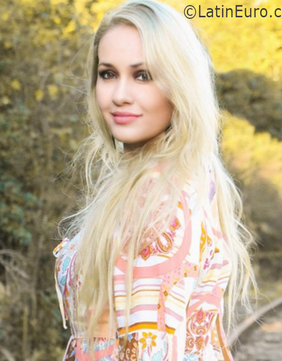 Date this sensual Brazil girl Drica from Rio De Janeiro BR9709