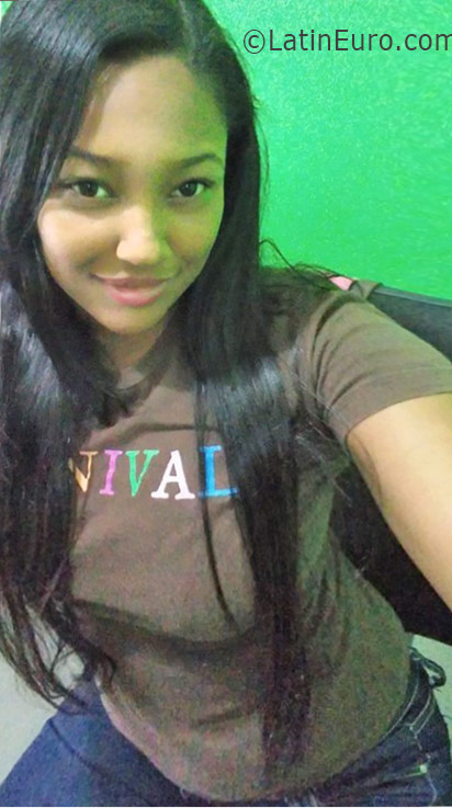 Date this gorgeous Dominican Republic girl Yinelly from Santo Domingo DO26138