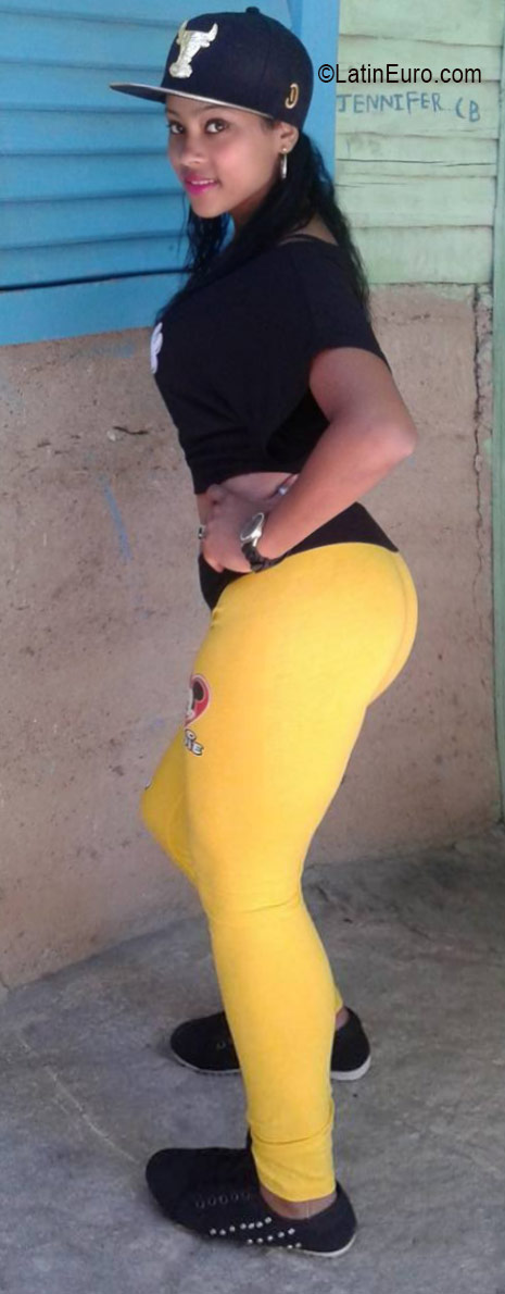 Date this cute Dominican Republic girl Yenkelie from Santiago DO26148