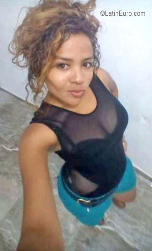 Date this pretty Colombia girl Maricel from Barranquilla CO19111