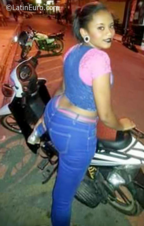Date this charming Dominican Republic girl Nicol from Santiago DO26191