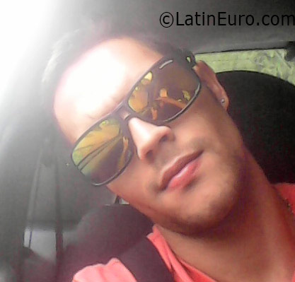 Date this beautiful Colombia man Jhoam from Medellin CO19136