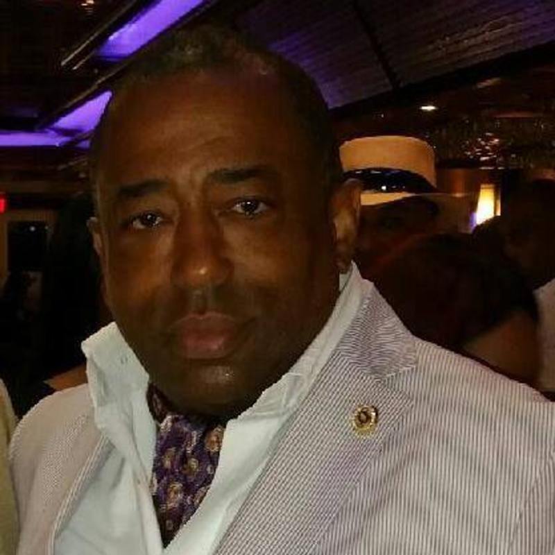 Date this voluptuous United States man Alfonso from New Rochelle US17495