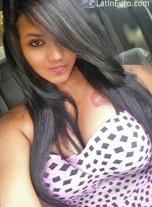 Date this fun Dominican Republic girl Estefania from Santo Domingo DO26199