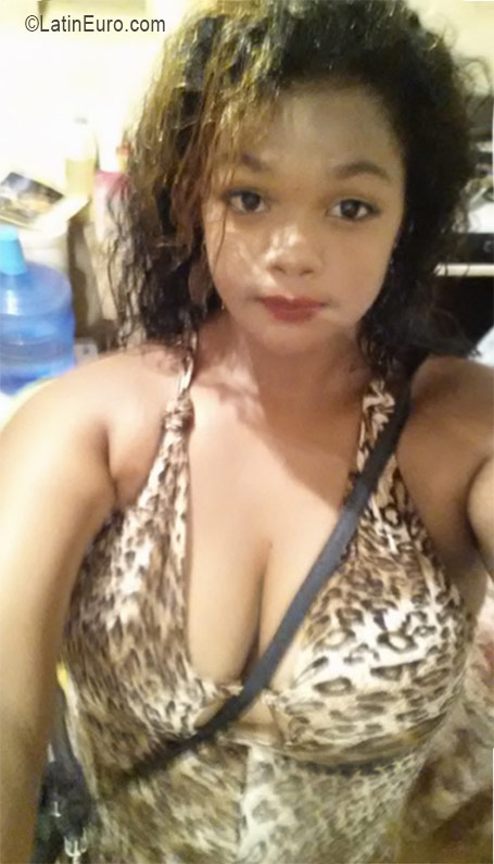 Date this funny Dominican Republic girl Yani from Santo Domingo DO26211