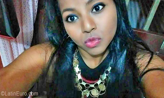 Date this good-looking Colombia girl ANGIE from Cali CO19198