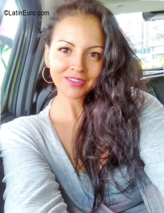 Date this hard body Colombia girl Sandra from Bogota CO19199