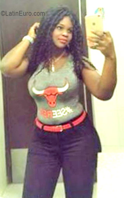 Date this foxy Dominican Republic girl Casandra from Santiago DO26258