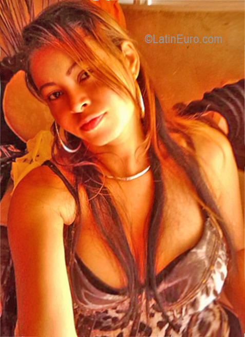 Date this happy Dominican Republic girl Karolay from Santiago DO26301
